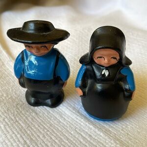 VTG MCM Amish Country Folk Art Amish S&P Salt & Pepper Cast Iron Shakers set